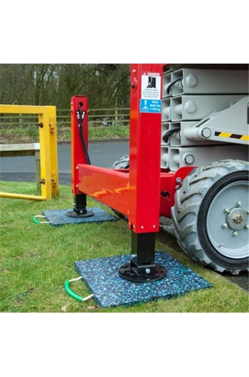 500x500x40mm Premium Square Outrigger Pad