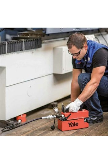 Yale 0.6ltr Cordless Battery Powered Pump